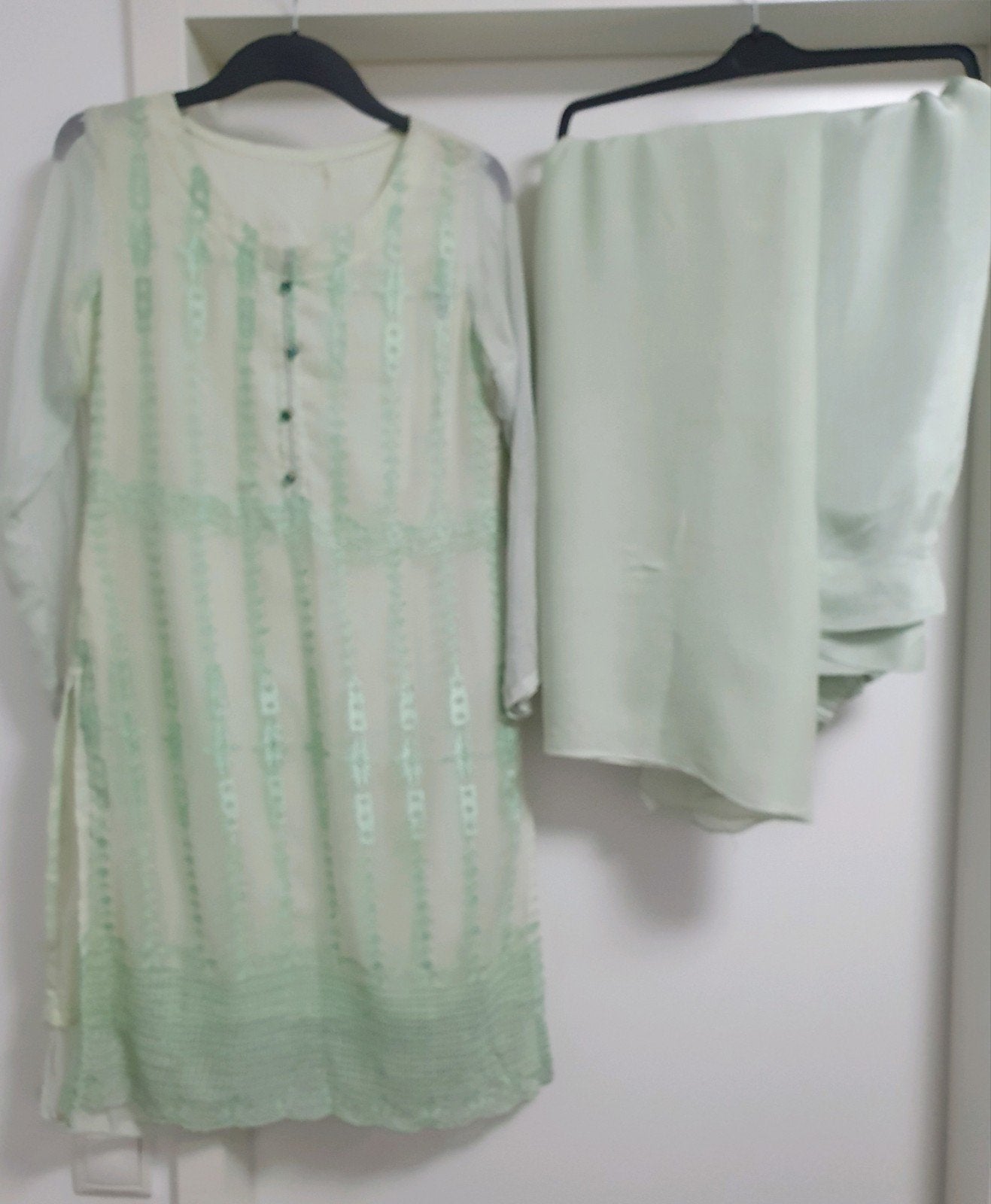Lichtgroene Indiase/Pakistaanse kameez met broek - Maat S, Kleding | Dames, Ophalen of Verzenden, Maat 36 (S), Groen, Onbekend