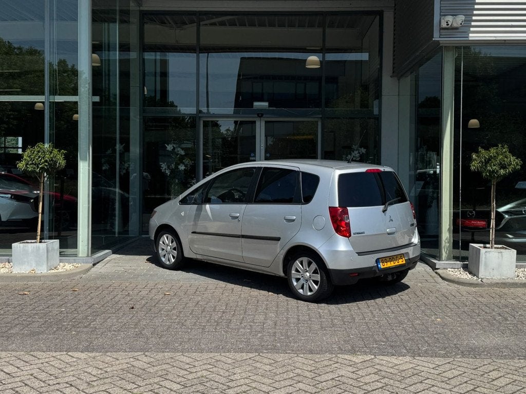 Mitsubishi Colt 1.3 Edition Two AUTOMAAT / Trekhaak / Airco, Auto's, Mitsubishi, Euro 5, Gebruikt, 31 €/maand, 4 cilinders