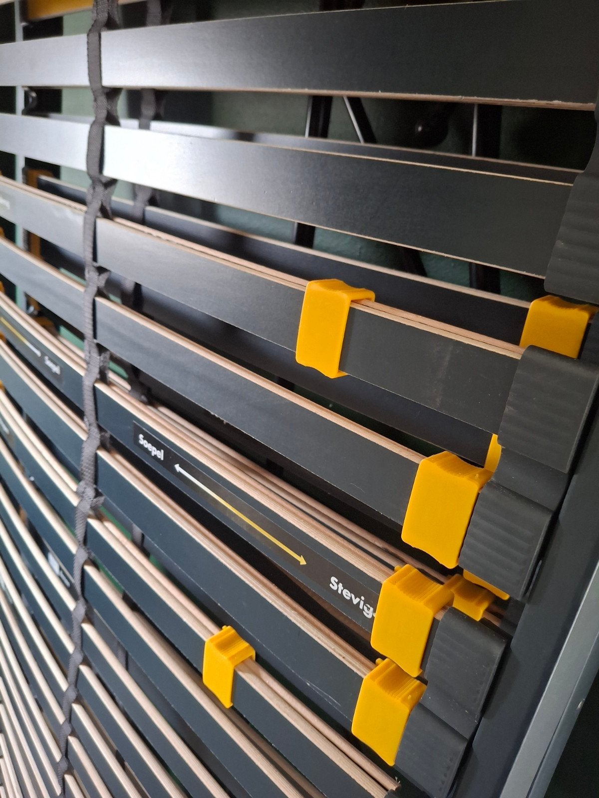 2x Bossflex 400 beter bed lattenbodem 80 cm bij 200 cm., Ophalen, Zwart, Tweepersoons, Zo goed als nieuw
