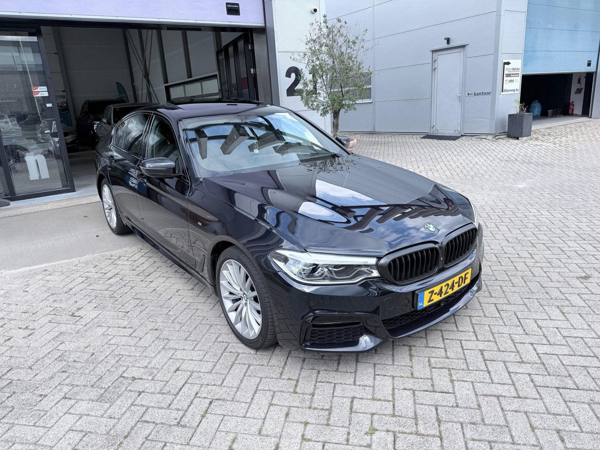 BMW 5-serie 530e iPerformance M-Edition! VOL OPTIES! INRUIL, Achterwielaandrijving, Gebruikt, 4 cilinders, Zwart