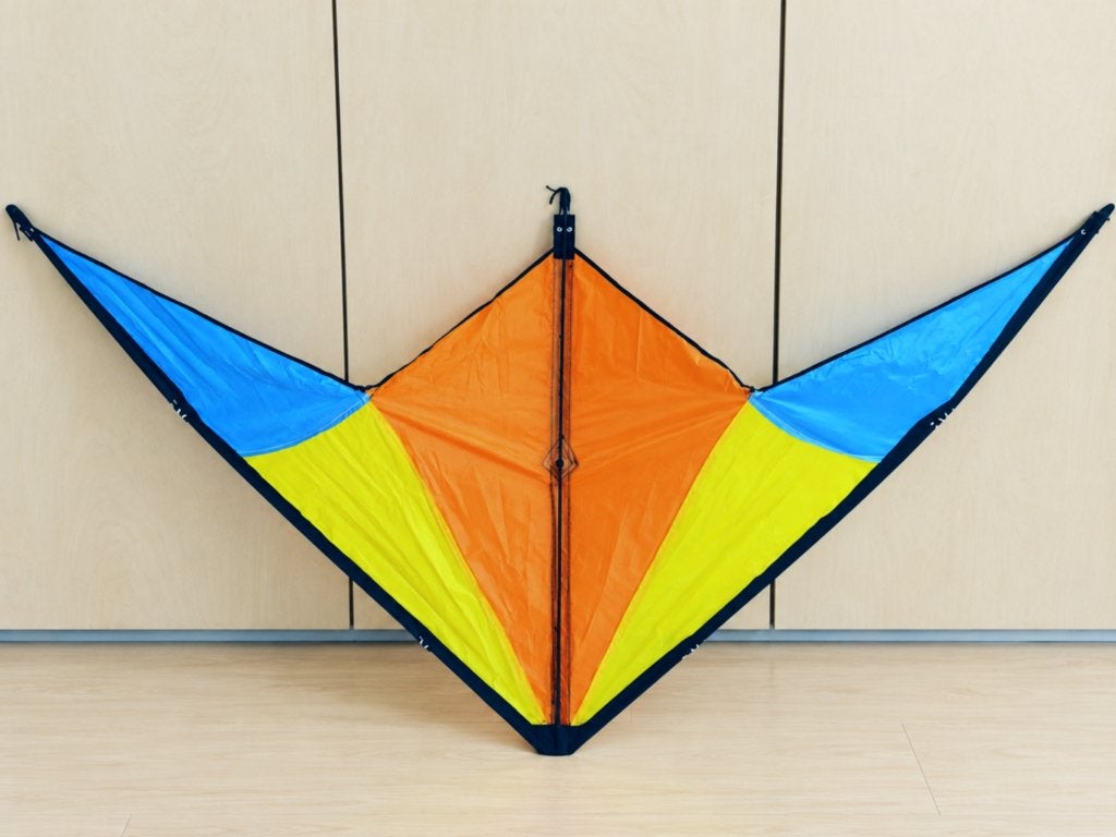 Mooie grote sportieve stuntvlieger in oranje/geel/ blauw, Ophalen, Zo goed als nieuw, Tweelijns, Vlieger