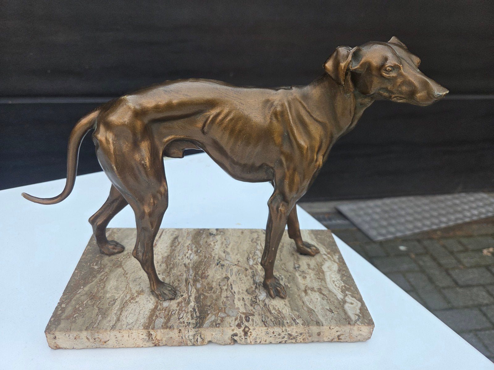 Bronzen Windhond Beeld op Marmeren Sokkel, Ophalen, Gepatineerd, 20 - 50 cm, Beeld