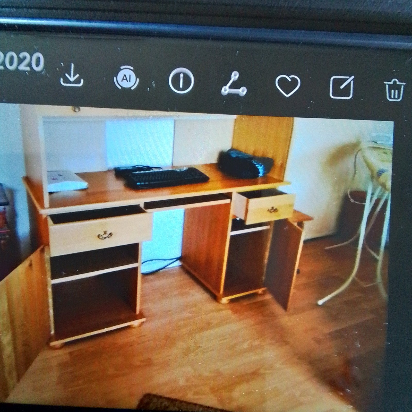 Bureau met latjes schuifdeur, 2 laden en deurtje, Ophalen, Antiek, Zo goed als nieuw, Hout