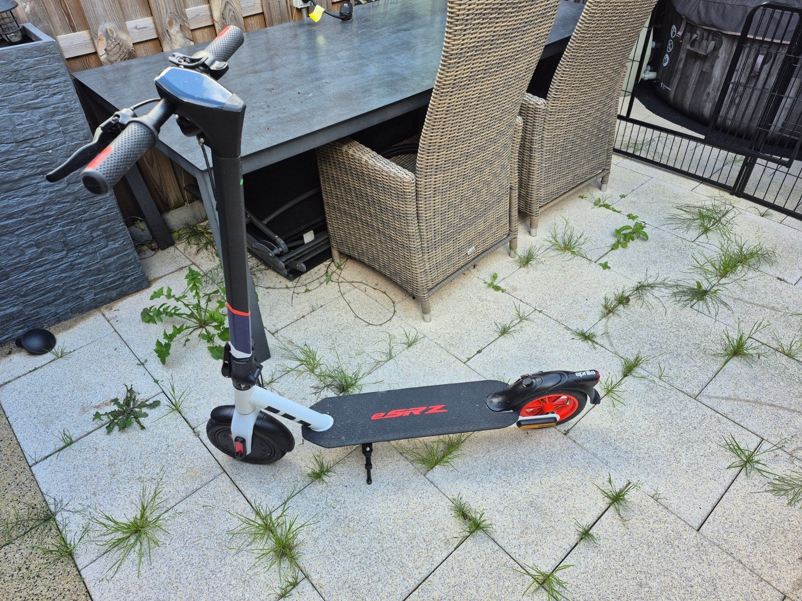 Aprilia ESRZ elektrische step - Zo goed als nieuw, Fietsen en Brommers, Ophalen, Zo goed als nieuw, Elektrische step (E-scooter)