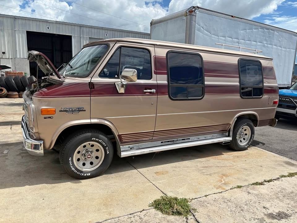 1985 chevy G20 conversion van 6.2 DIESEL TopStaat,, Auto's, Automaat, Suburban, 8 cilinders, Beige