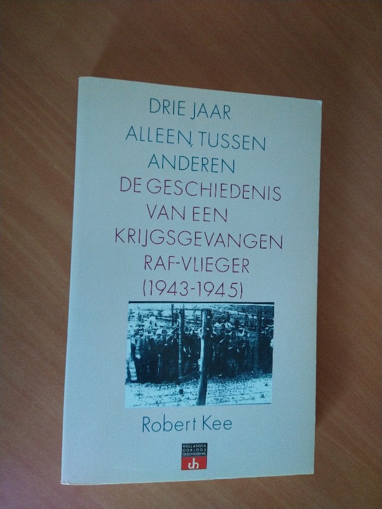 Kee, Robert. Drie jaar alleen tussen anderen, Ophalen of Verzenden, Tweede Wereldoorlog, Zo goed als nieuw