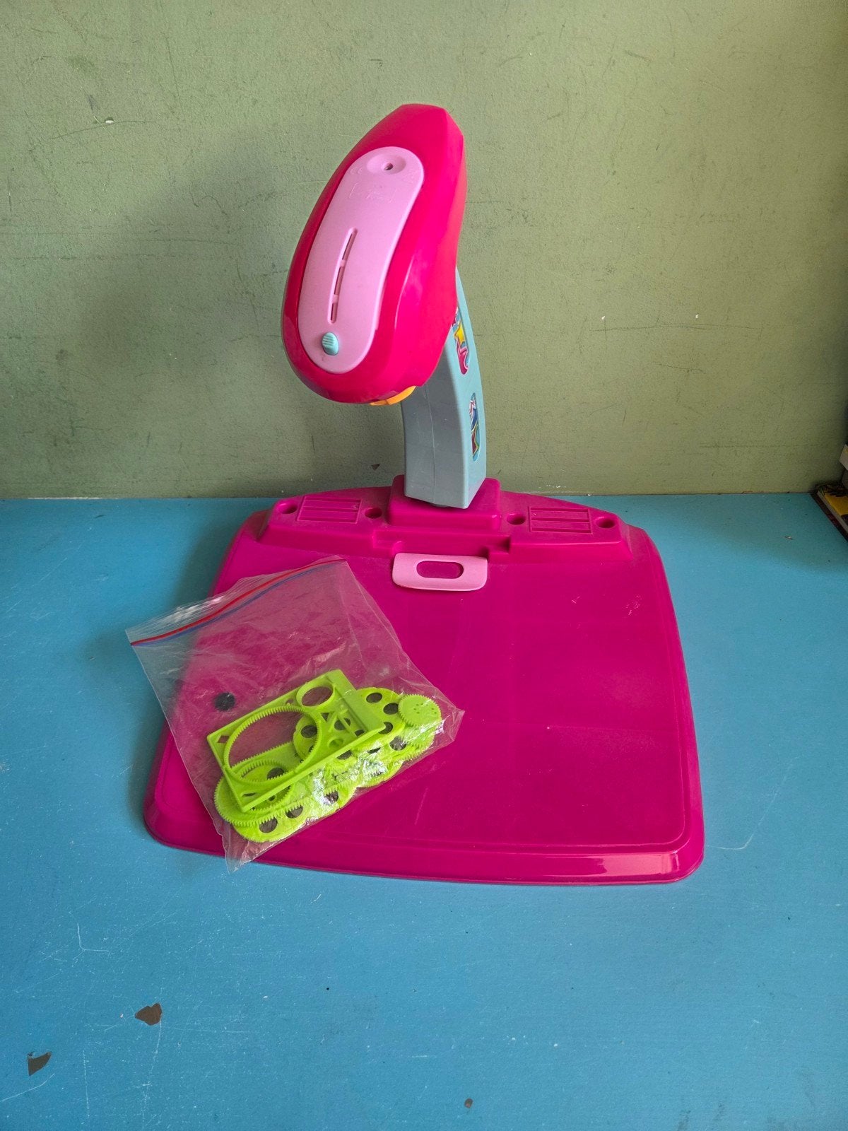 Tekentafel met projector en sjablonen voor kinderen, Ophalen of Verzenden, Zo goed als nieuw, Knutselen, Met licht