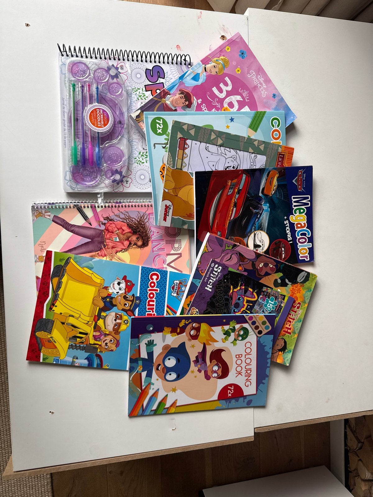 Grote collectie kleurboeken en knutselspullen voor kinderen, Ophalen of Verzenden, Zo goed als nieuw, Knutselen