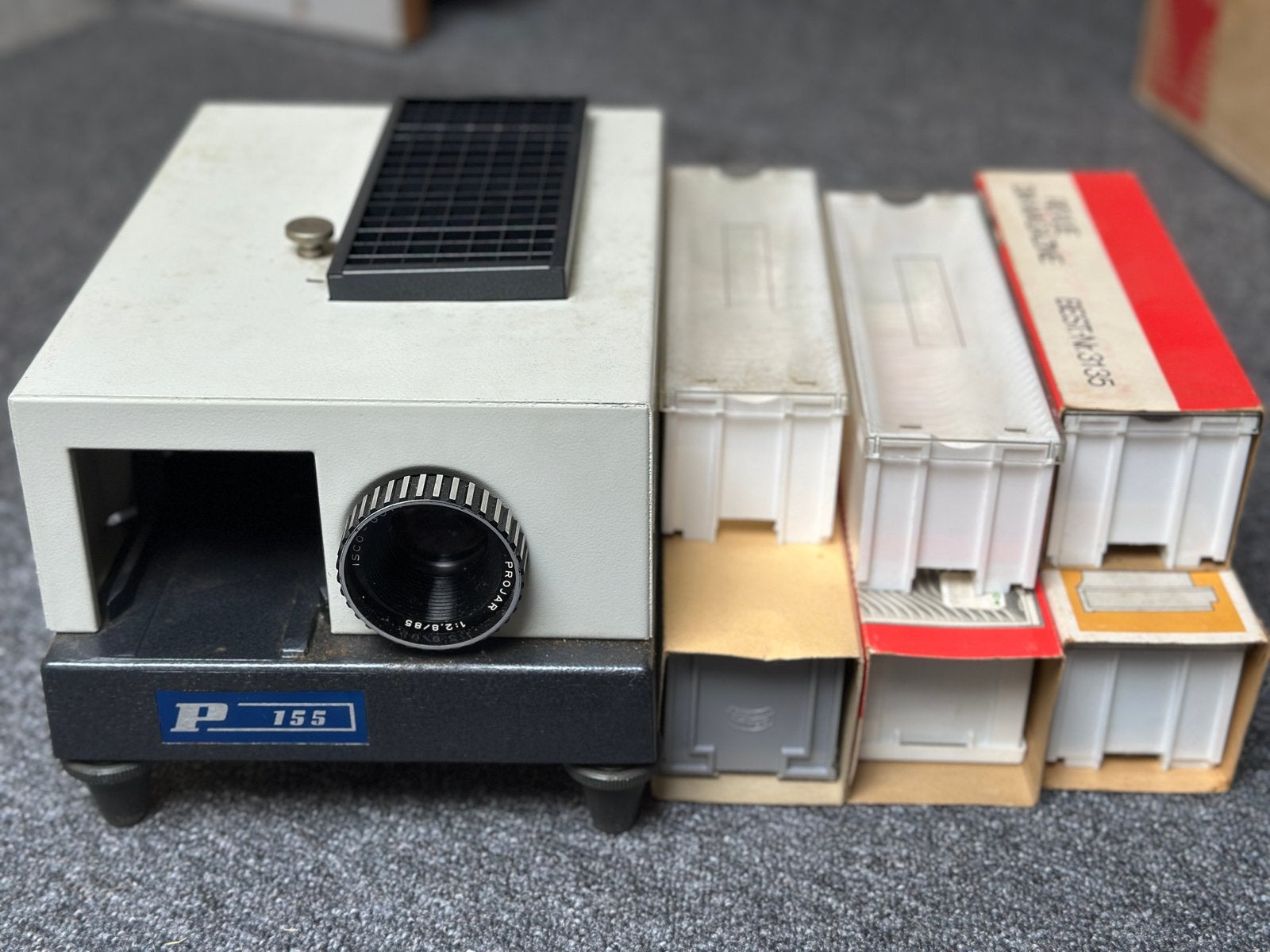 Diaprojector Leica Pradovit P155 met magazijnen, Ophalen, Gebruikt