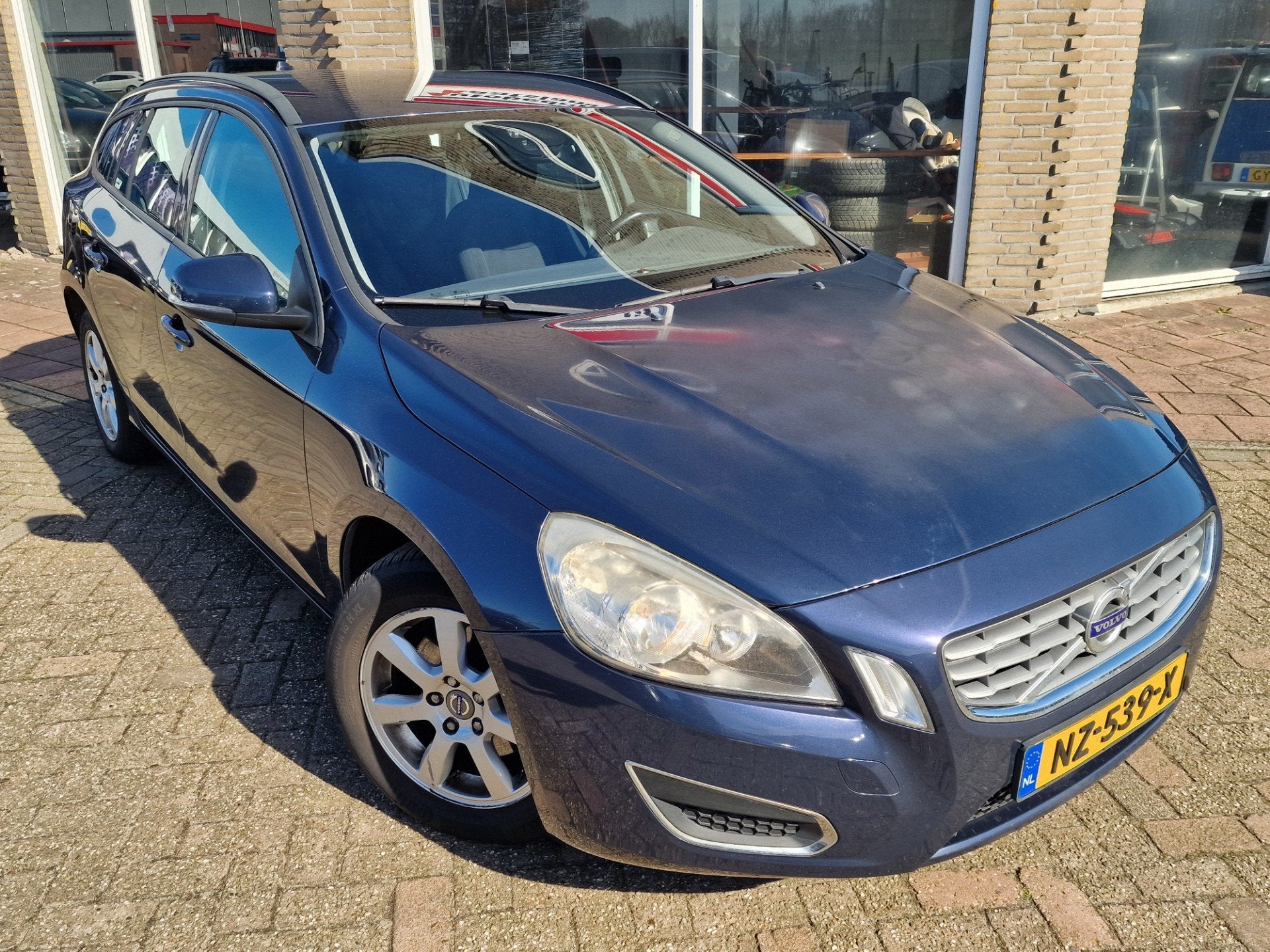 Volvo V60 1.6 D2 Kinetic Automaat - Navi - Clima - 2013, Auto's, Euro 5, Stof, Gebruikt, Zwart