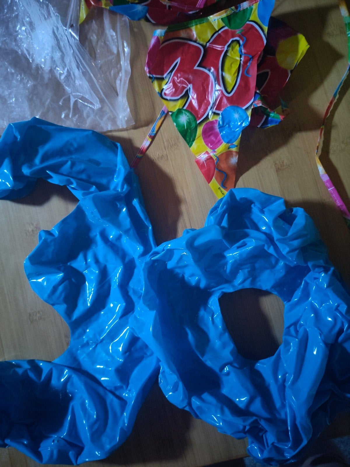 Gratis: Feestversiering 30 jaar en opblaasbare 30, Hobby en Vrije tijd, Feestartikelen, Ophalen of Verzenden, Gebruikt, Versiering