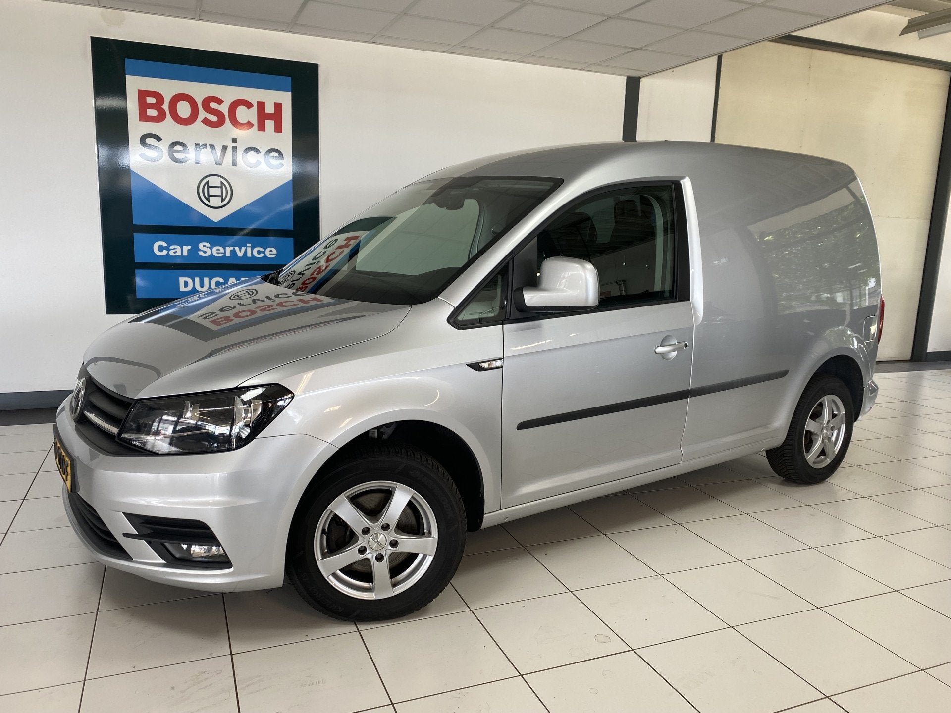 Volkswagen Caddy 2.0 TDI L1H1 BMT Highline Automaat / Cruise, Auto's, Bestelauto's, Stof, Gebruikt, 4 cilinders, 700 kg