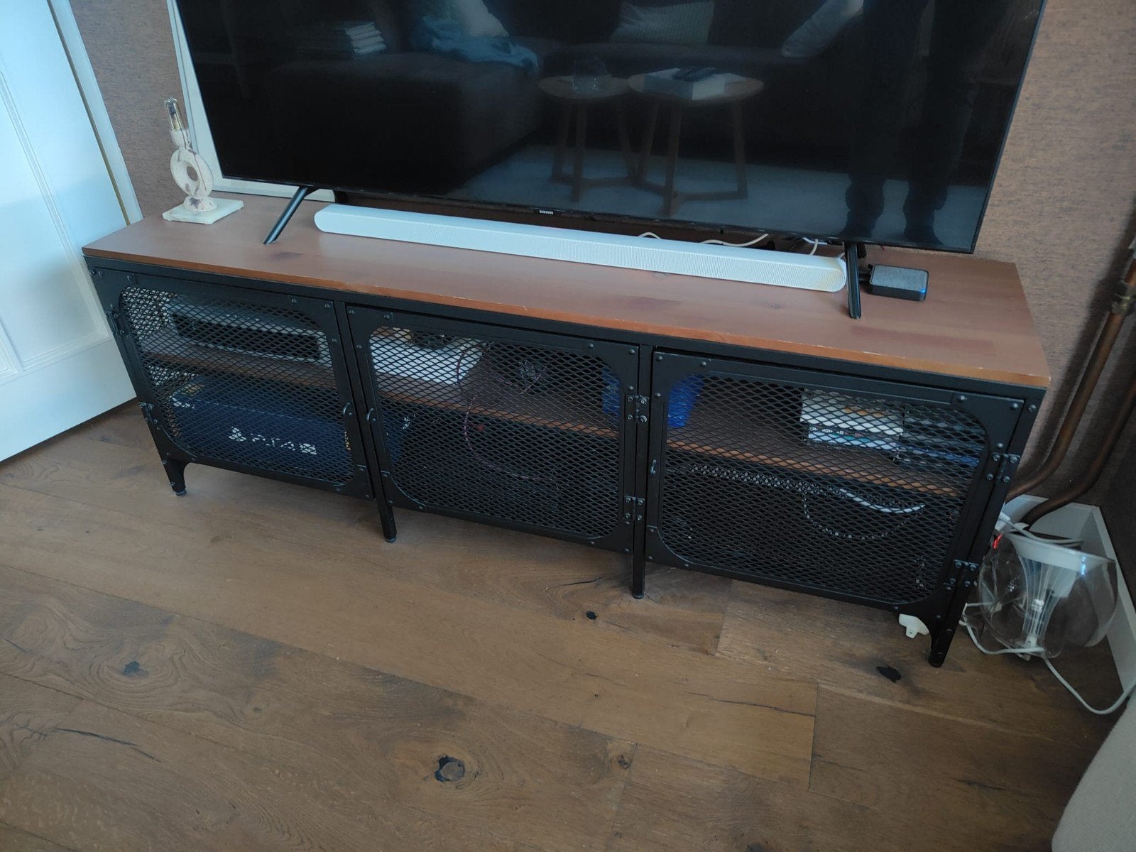 Industriële TV-meubel met metalen deuren en houten blad, Gebruikt, 150 tot 200 cm, Minder dan 100 cm, Industrieel