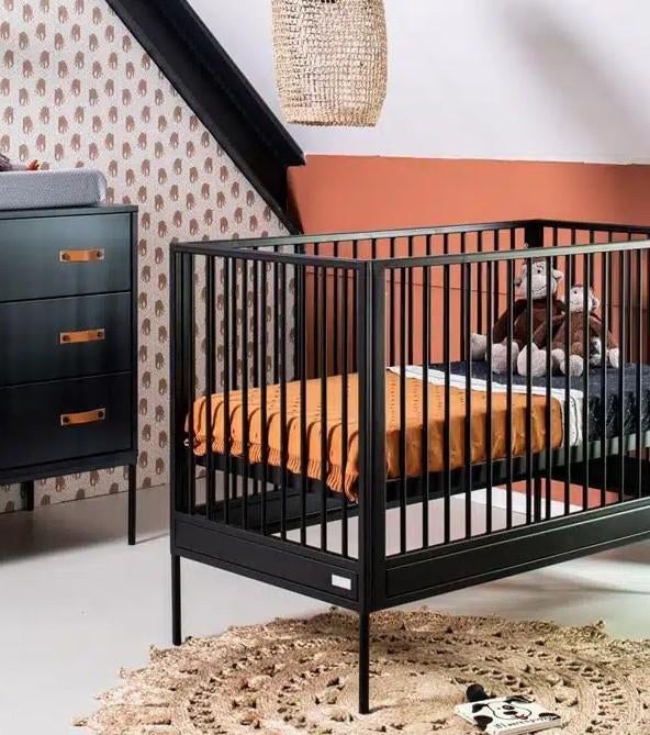 Zwart ledikant - 60x120cm - inc. matras en topper, Ophalen, 190 cm of minder, Zo goed als nieuw, Eenpersoons