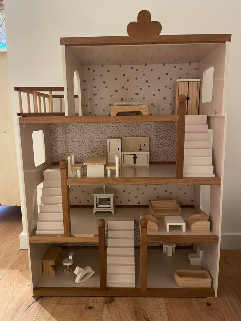 Nieuw poppenhuis petit Amelie, Ophalen, Zo goed als nieuw, Poppenhuis