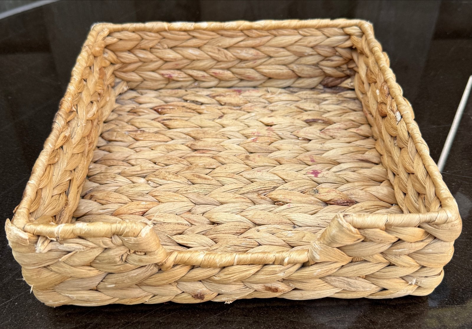 Rieten opbergmandje / dienblad - zo goed als nieuw, Gevlochten, Vierkant, Ophalen of Verzenden, Zo goed als nieuw