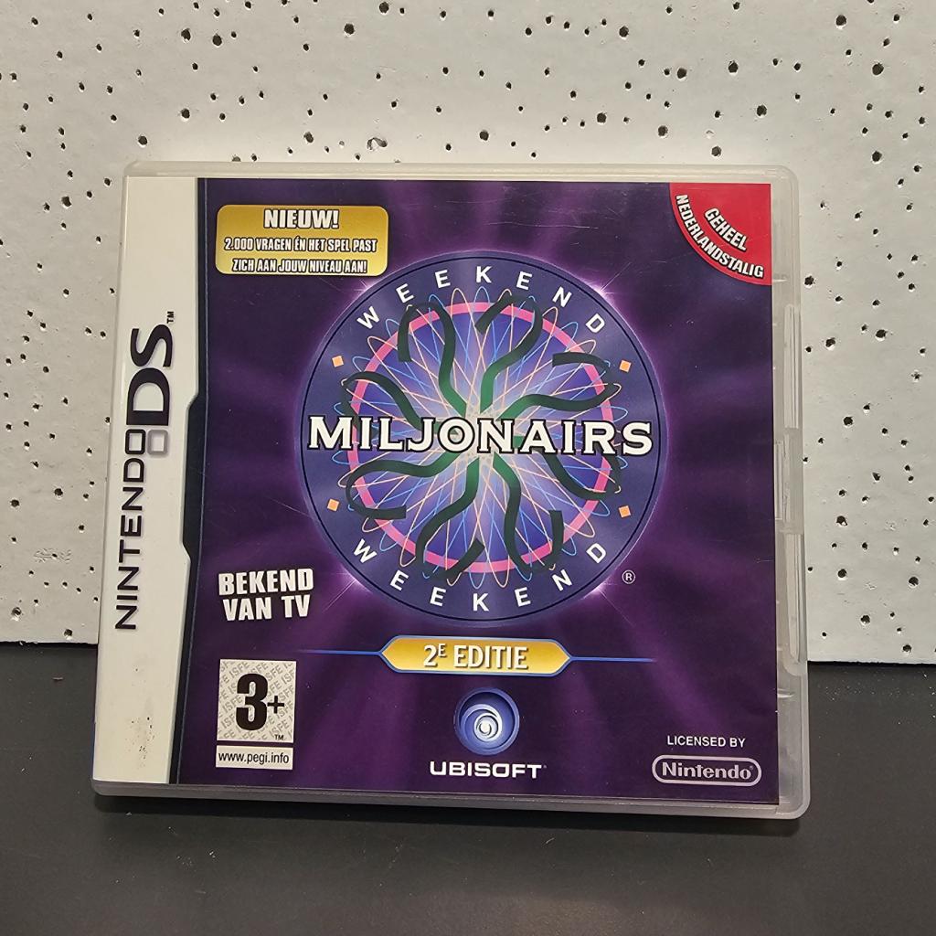 Nintendo DS Game | Weekend Miljonairs, Nintendo, Zo goed als nieuw, Support@nintendo.com, 11-1 Hokotate-cho, Kamitoba, Minami-ku
Kyoto 601-8501
Japan