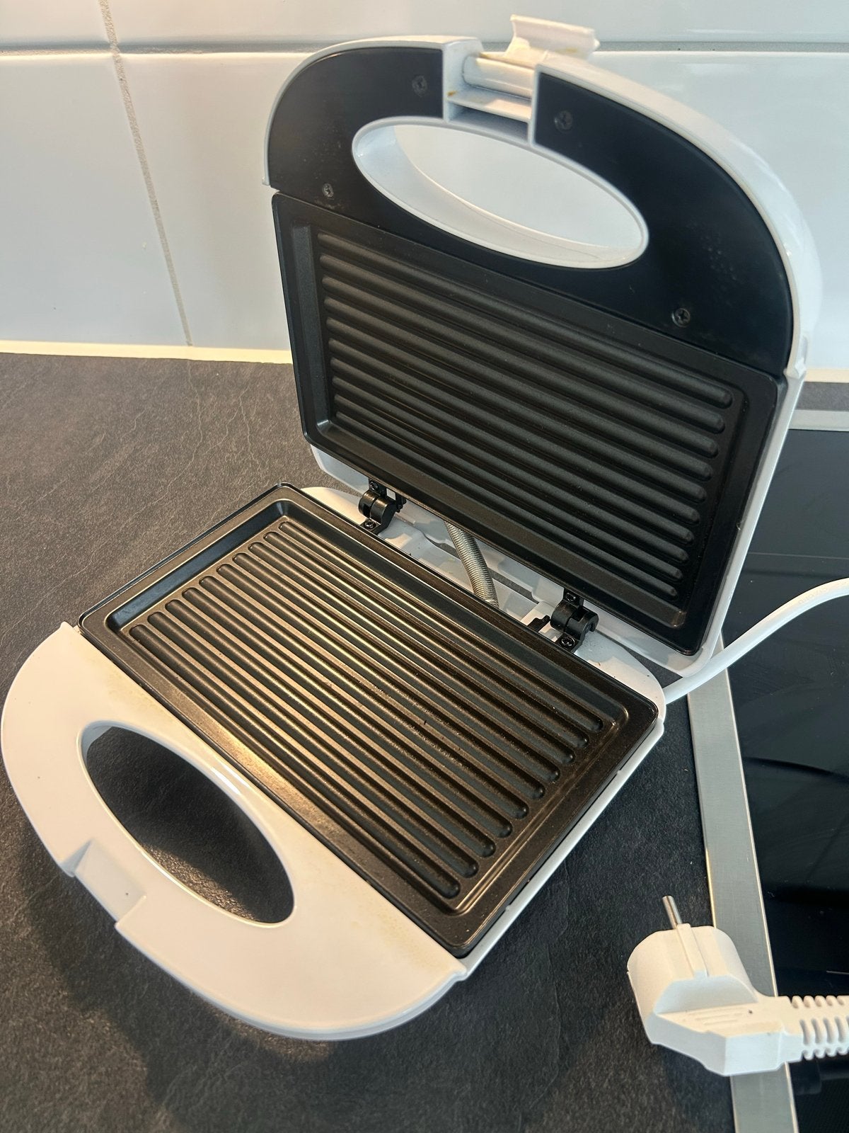 Home Essentials Tosti-ijzer / Grill - Wit, Ophalen of Verzenden, Gebruikt