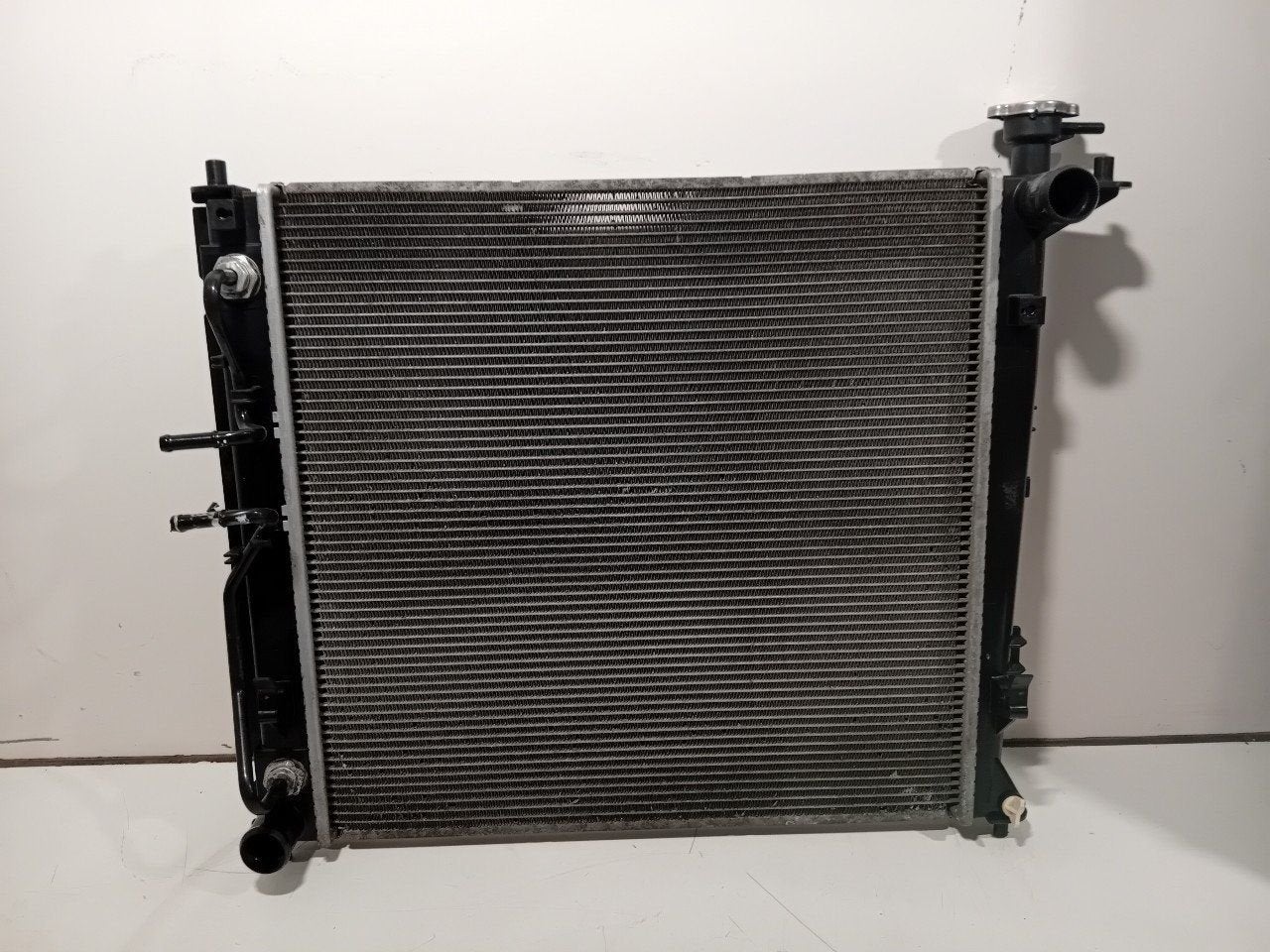 Radiateur Kia Sportage, Onderdelen@venauto.nl, Van der Ven Autorecycling B.V., Ettenseweg 76, 4706 PB Roosendaal, The Netherlands