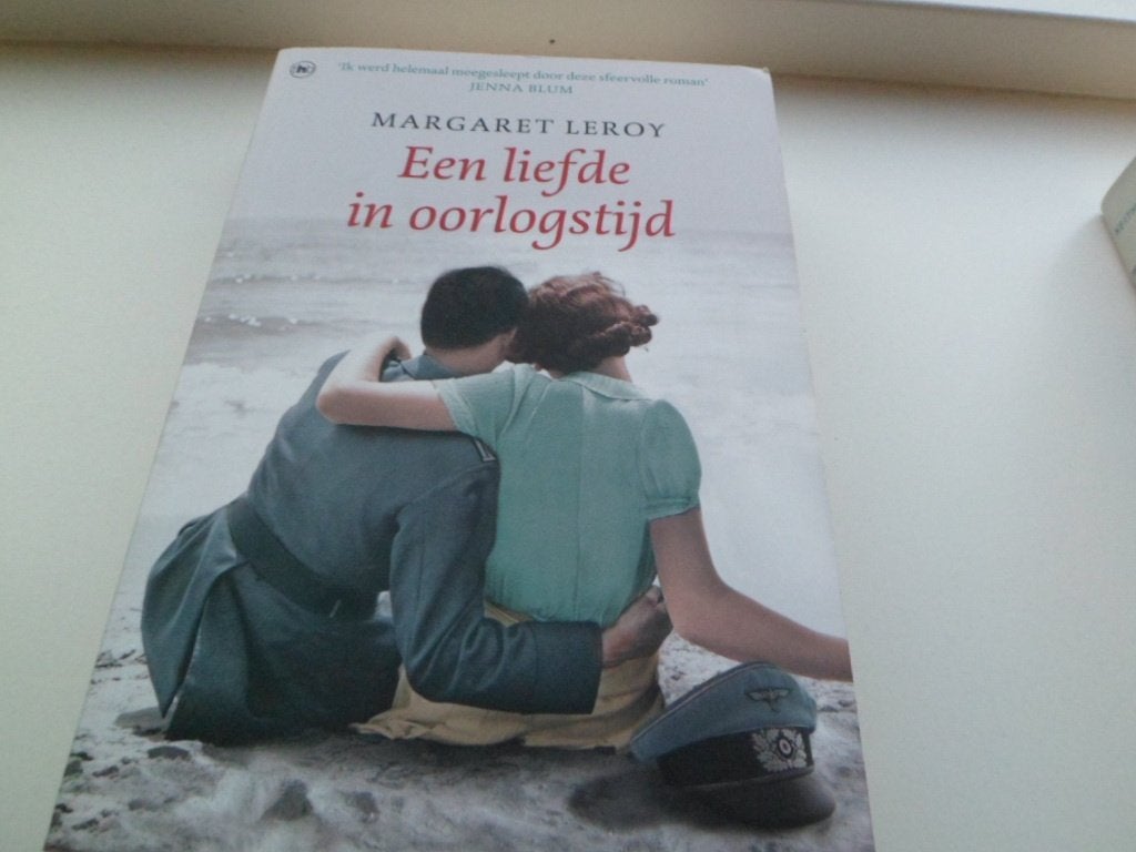 Een liefde in oorlogstijd - Margaret Leroy, Ophalen of Verzenden, Zo goed als nieuw