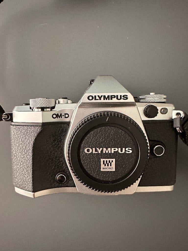 Olympus OM-D E-M5 Mark II incl lens etc. Nieuwstaat!!, Geheugenkaart, Ophalen of Verzenden, Zo goed als nieuw, Olympus
