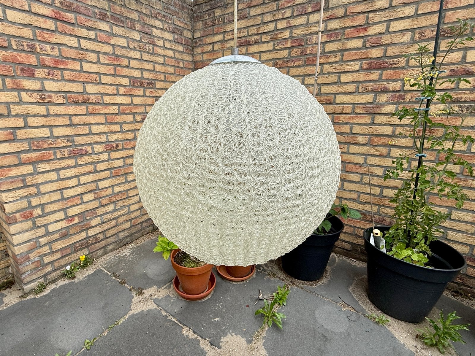 Grote vintage bol hanglamp, wit draadwerk, Kunststof, Gebruikt, Minder dan 100 cm, 50 tot 75 cm