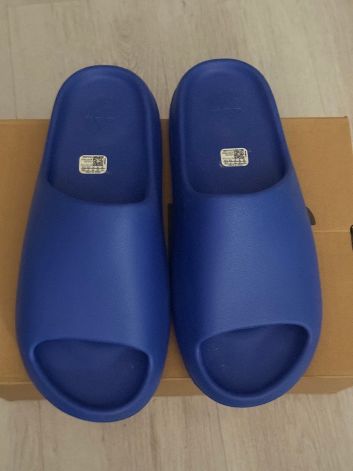 Adidas Yeezy slides, Kleding | Heren, Schoenen, Slippers, Zo goed als nieuw, Verzenden, Blauw