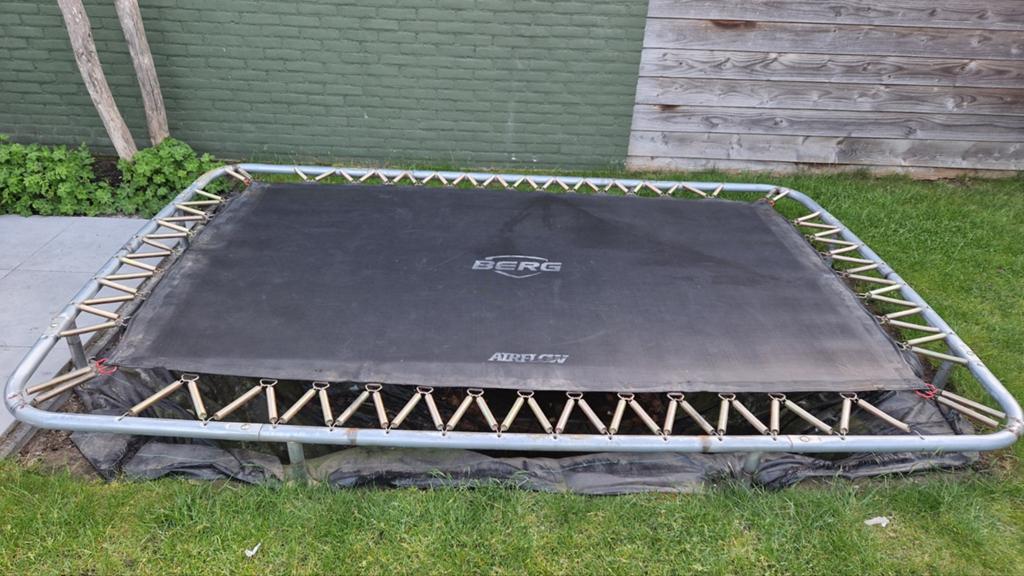 Berg inground ultim champion trampoline airflow 330 x 220, Kinderen en Baby's, Speelgoed | Buiten | Trampolines, Ophalen
