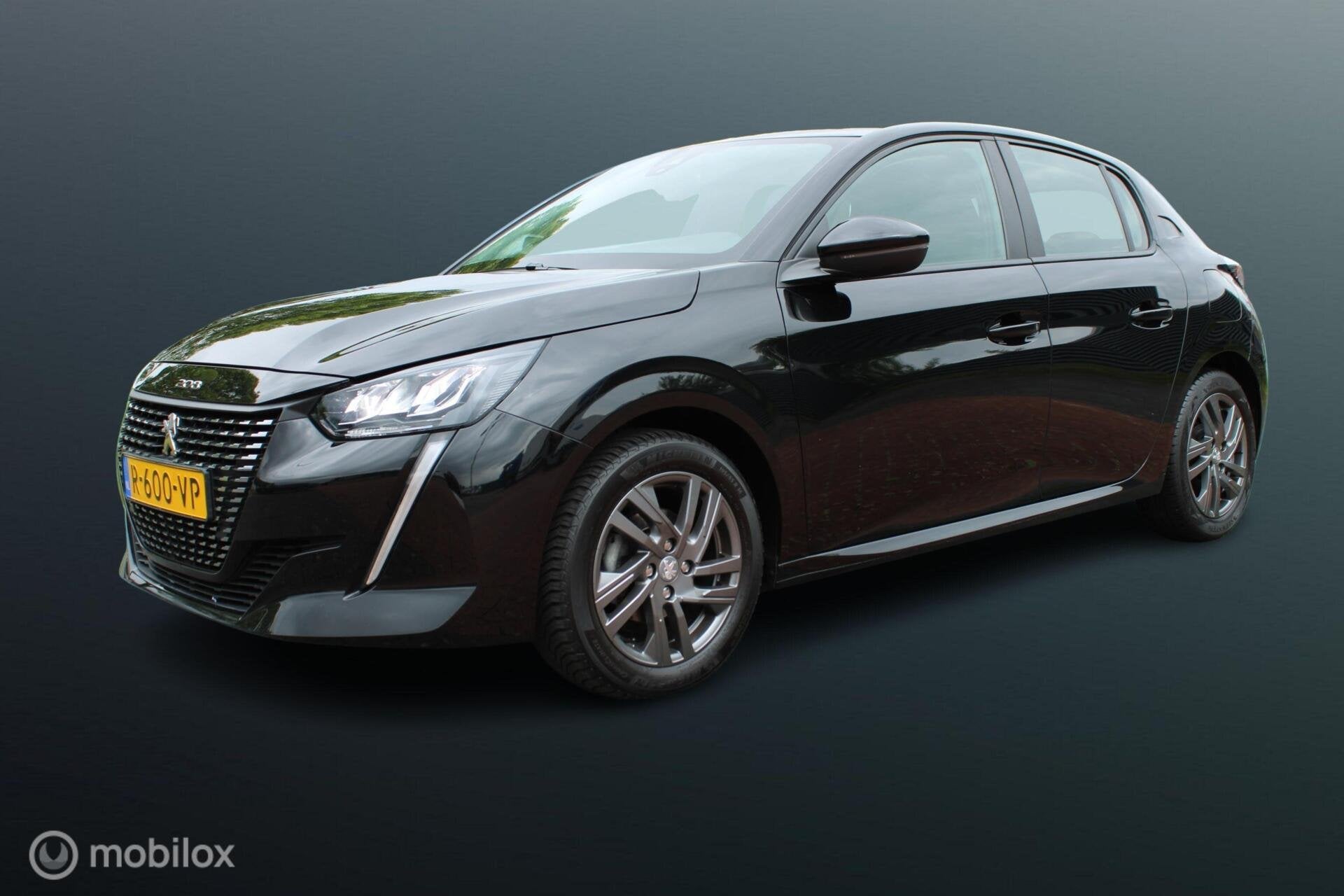 Peugeot 208 1.2 PureTech Active Pack, Pdc, App connect, Navi, Auto's, Voorwielaandrijving, Stof, 1199 cc, Zwart
