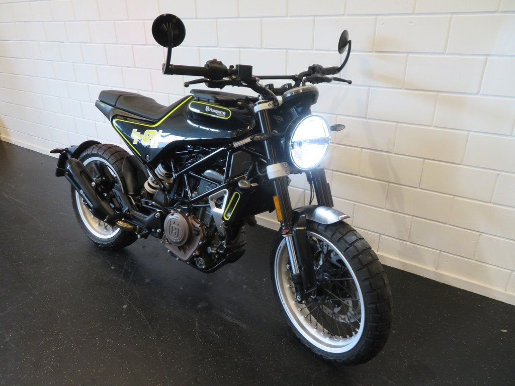 Husqvarna SVARTPILEN 401 (bj 2018), Bedrijf, 373 cc, 12 t/m 35 kW, Naked bike