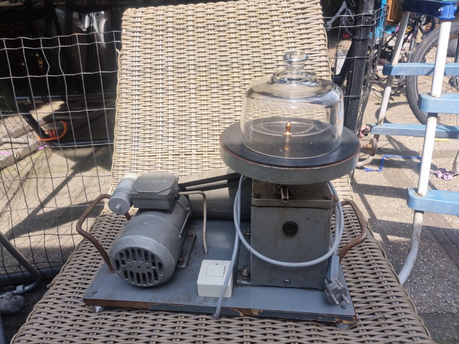 Vacuüm machine met stulp, Ophalen