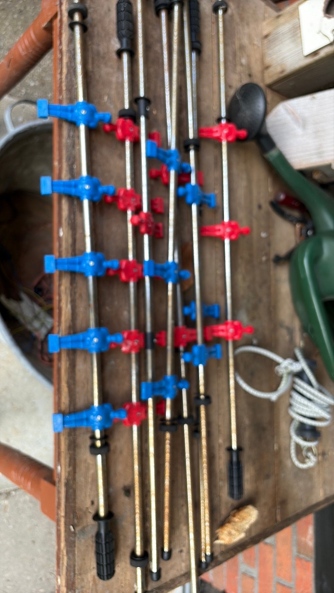 Voetbal tafel popjes, Ophalen