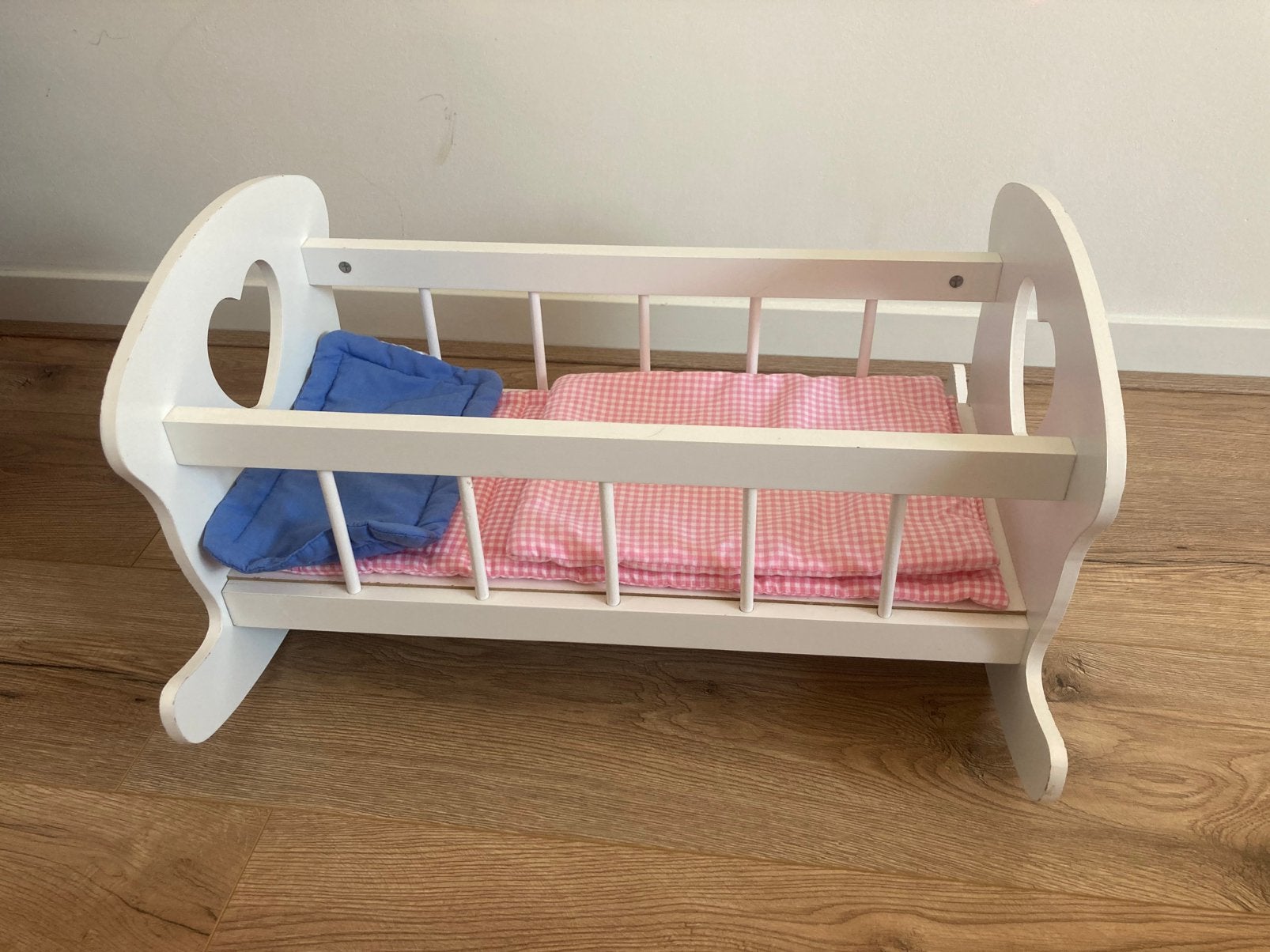 Schattig poppenwiegje Bandits and Angels, Ophalen, Gebruikt