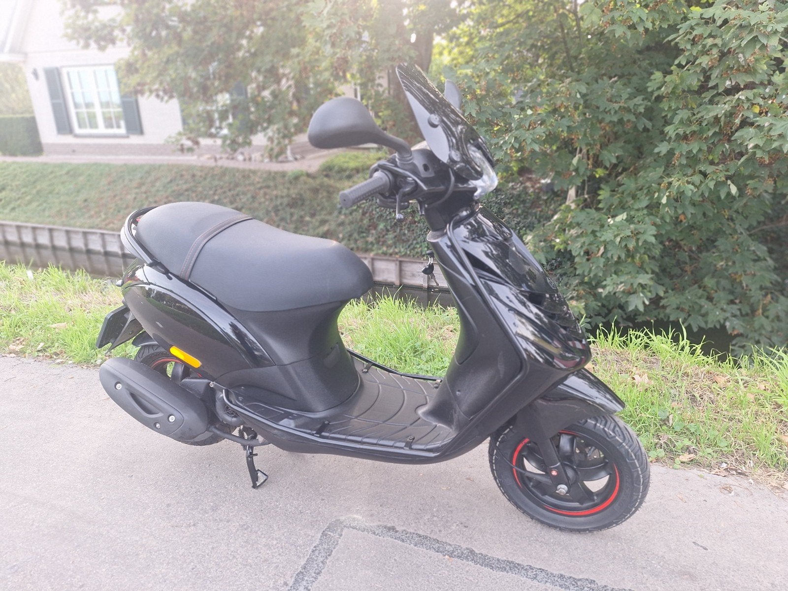 Dikke Piaggio Zip full black full option geel kenteken 2020, Ophalen of Verzenden, Zo goed als nieuw