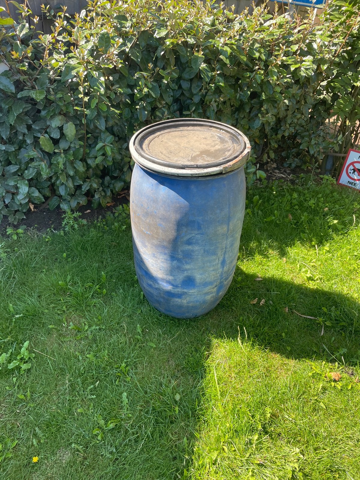 Blauwe kunststof regenton met deksel, Tuin en Terras, Regentonnen, 150 liter of meer, Ophalen, Gebruikt, Kunststof