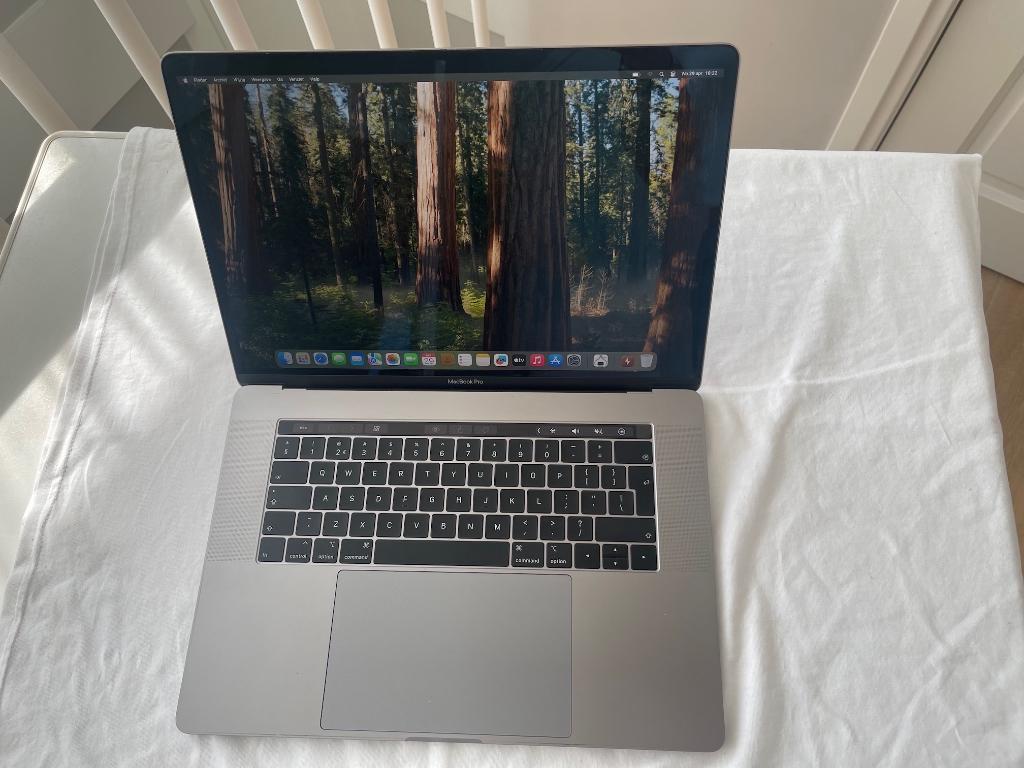 ** Dikke MacBook Pro 15.4 Inch | 2TB SSD | 32GB RAM **, Computers en Software, Apple Macbooks, 1 TB of meer, 2 tot 3 Ghz, Zo goed als nieuw