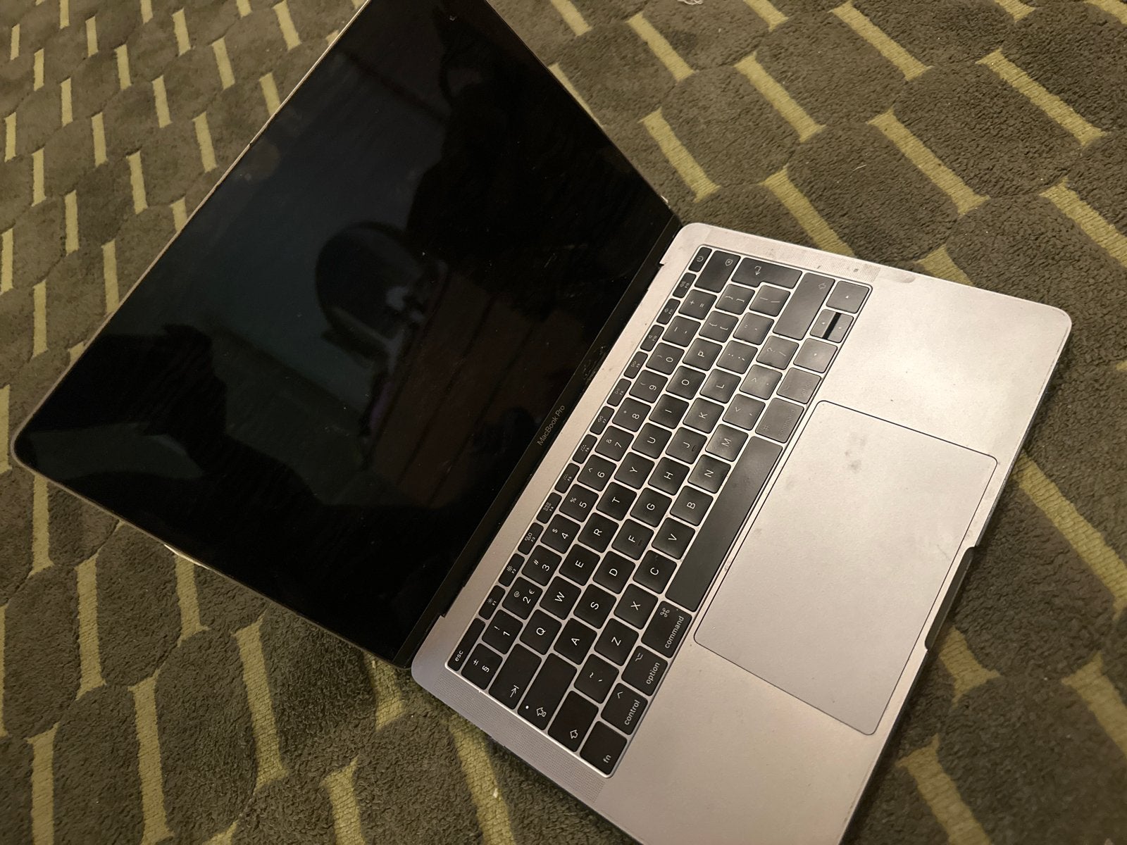 MacBook Pro 13 inch - kapot scherm, Gebruikt, 256 GB, 2 tot 3 Ghz, Qwerty