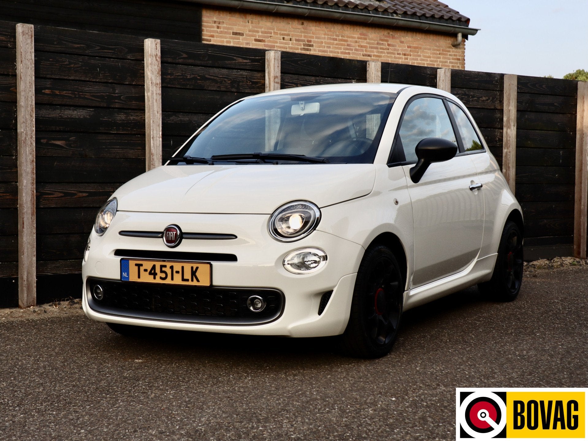 Fiat 500 1.0 Hybrid Sport Carplay, groot scherm (bj 2021), Auto's, Fiat, 4 stoelen, Leder en Stof, Wit, Bedrijf