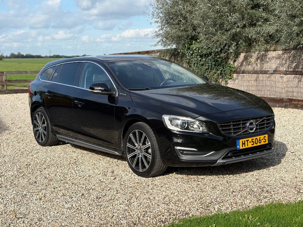 Volvo V60 D6 Twin Engine 288pk Geartronic AWD Plug In Hybrid, Auto's, Automaat, Dealer onderhouden, Sportstoelen, 1800 kg