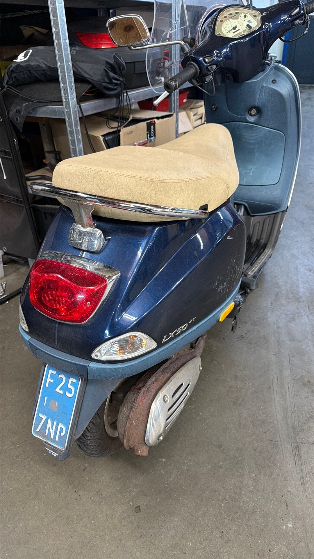 Vespa lx 4t met schade, Fietsen en Brommers, Ophalen, Zo goed als nieuw