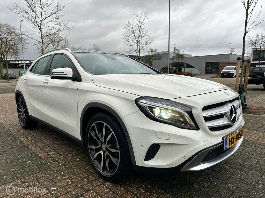 Mercedes GLA-klasse PANO-Achteruitrijcamera-7DTC, Auto's, Mercedes-Benz, Gebruikt, Euro 6, 715 kg, Wit