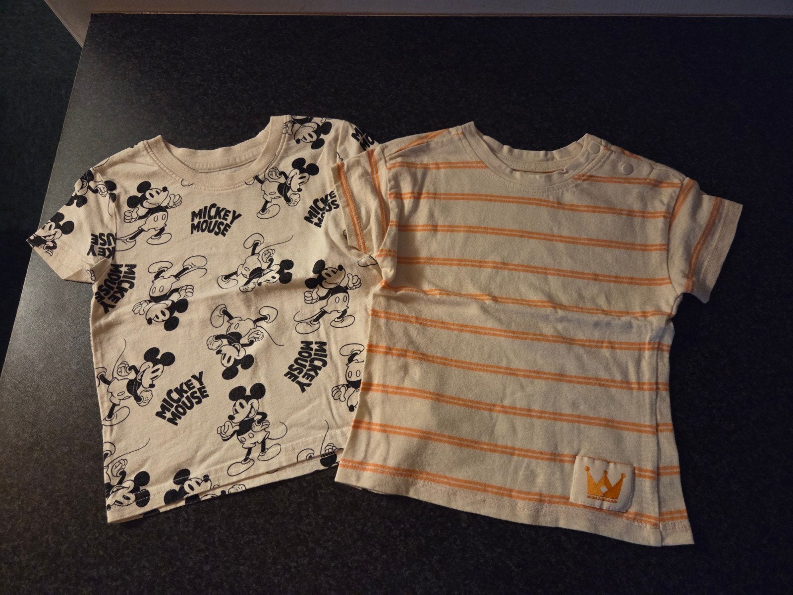 2 T-shirts maat 80, Ophalen of Verzenden, Zo goed als nieuw, Jongetje, Shirtje of Longsleeve
