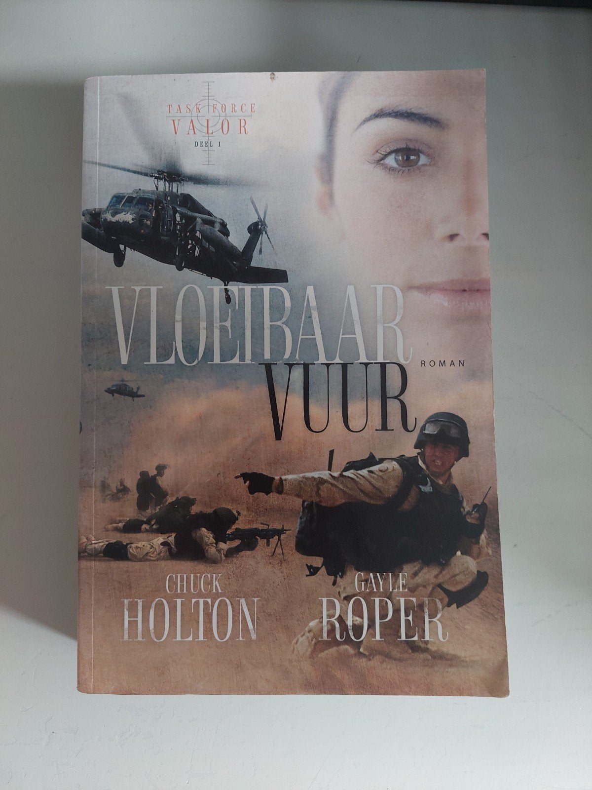 Vloeibaar Vuur - Chuck Holton & Gayle Roper (Roman), Boeken, Ophalen of Verzenden, Gelezen, Chuck Holton, Gayle Roper, Nederland