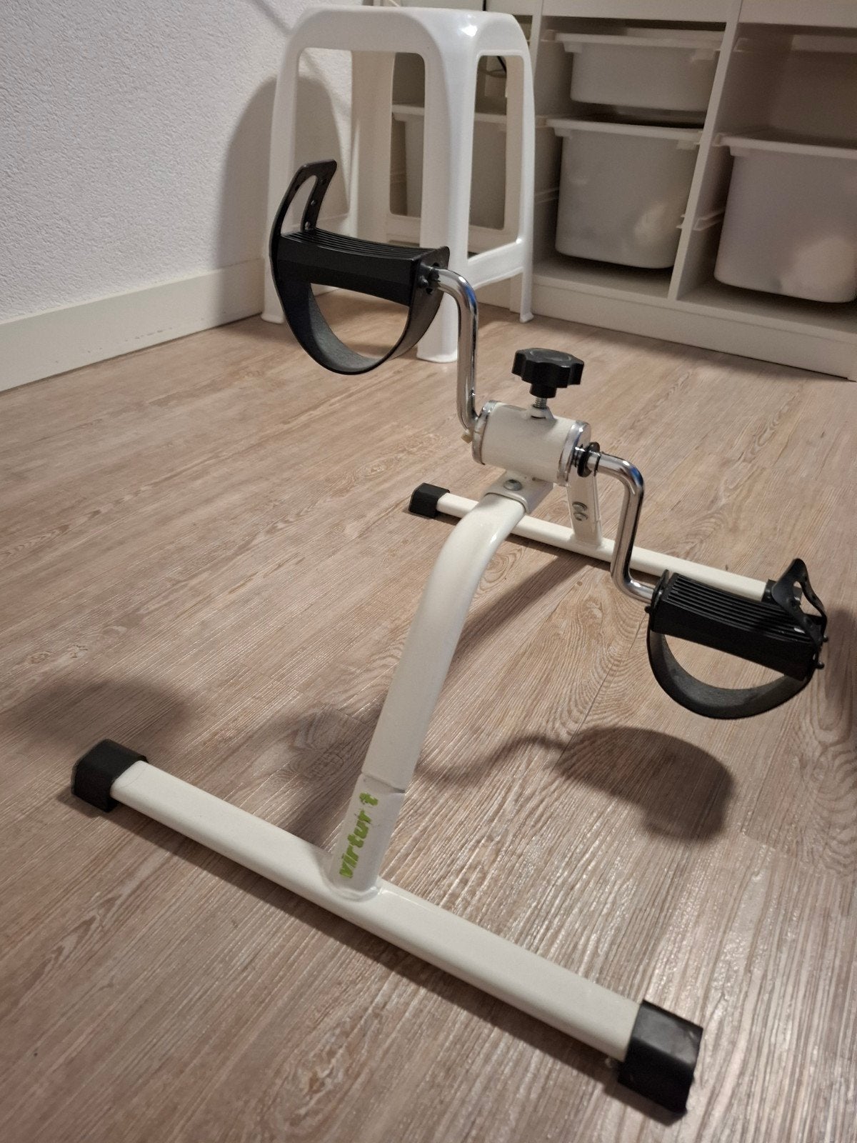 VirtuFit Stoelfiets - Compacte en effectieve thuistrainer, Ophalen, Zo goed als nieuw, Metaal, Stoelfiets