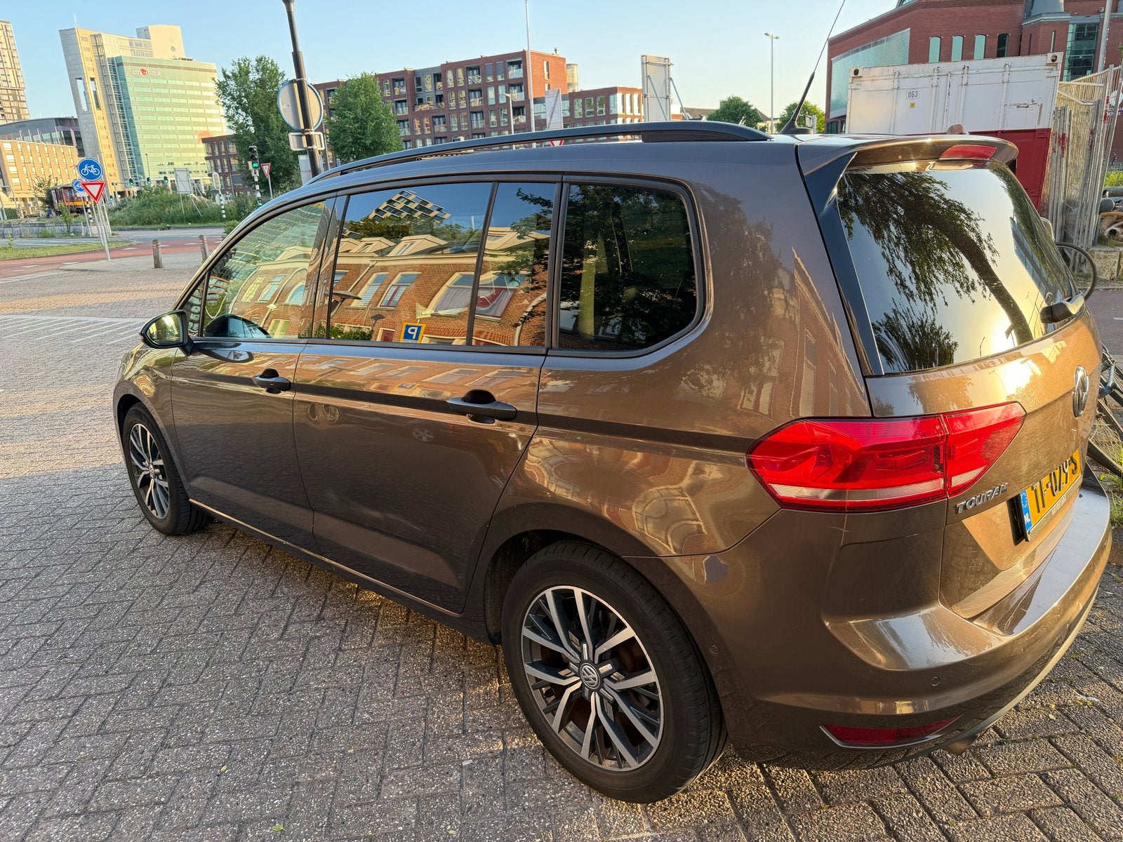 Volkswagen Touran 2.0 TDI 110KW DSG 2017 Bruin, Auto's, 1800 kg, 4 cilinders, Bruin, 7 stoelen