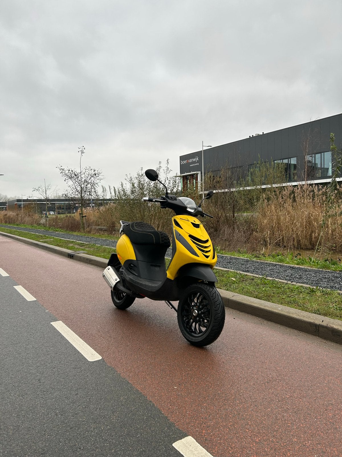 Unieke Custom Motorscooter A1 Kenteken - piaggio zip - 2001, Fietsen en Brommers, Scooters | Piaggio, Ophalen, Gebruikt, Benzine