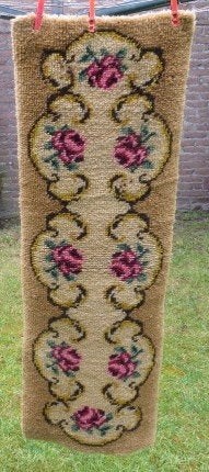 Kleedje-lopertje hand geknoopt kastje -tafeltje lang 115 br-, Minder dan 50 cm, Ophalen of Verzenden, Zo goed als nieuw, Rechthoekig