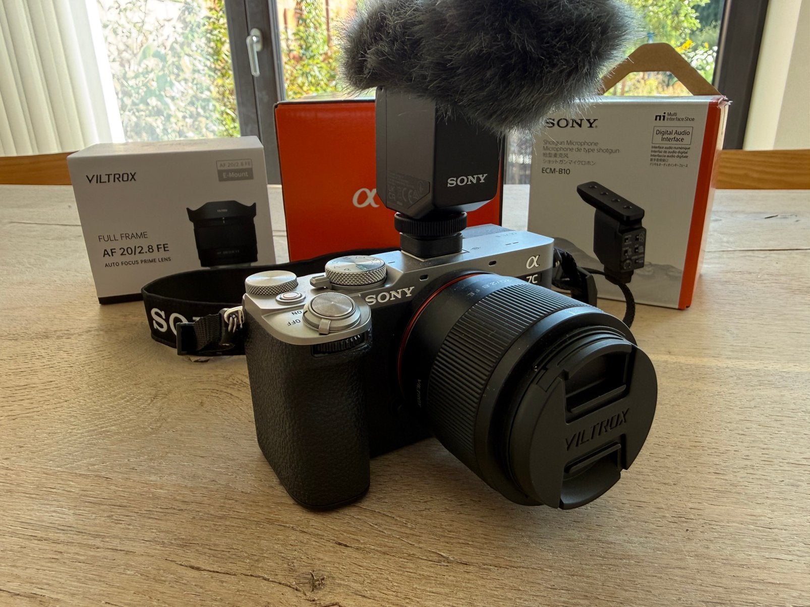 Sony A7C II Vlog-set (Garantie nov) + 20mm Lens + ECM-B10, Ophalen, Bluetooth, Zo goed als nieuw, Sony