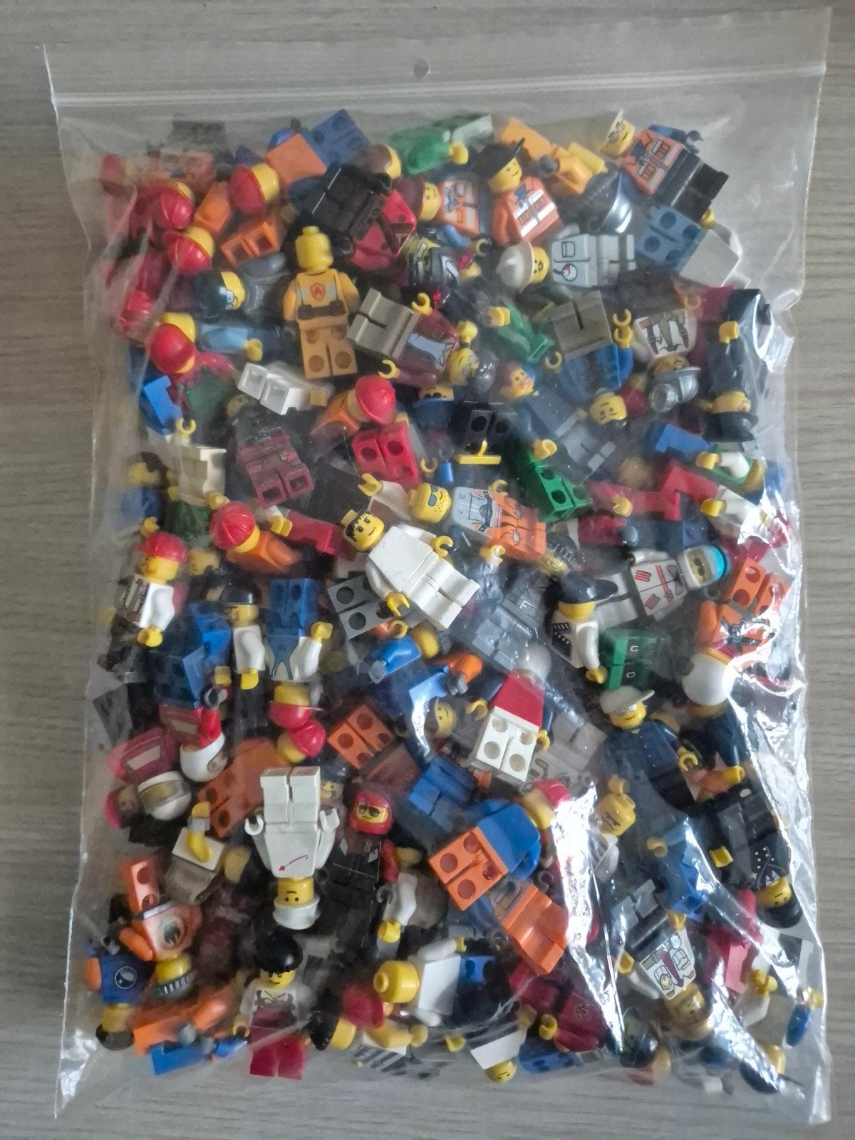 140 lego minifiguren,  minifigs,  poppetjes, Ophalen of Verzenden