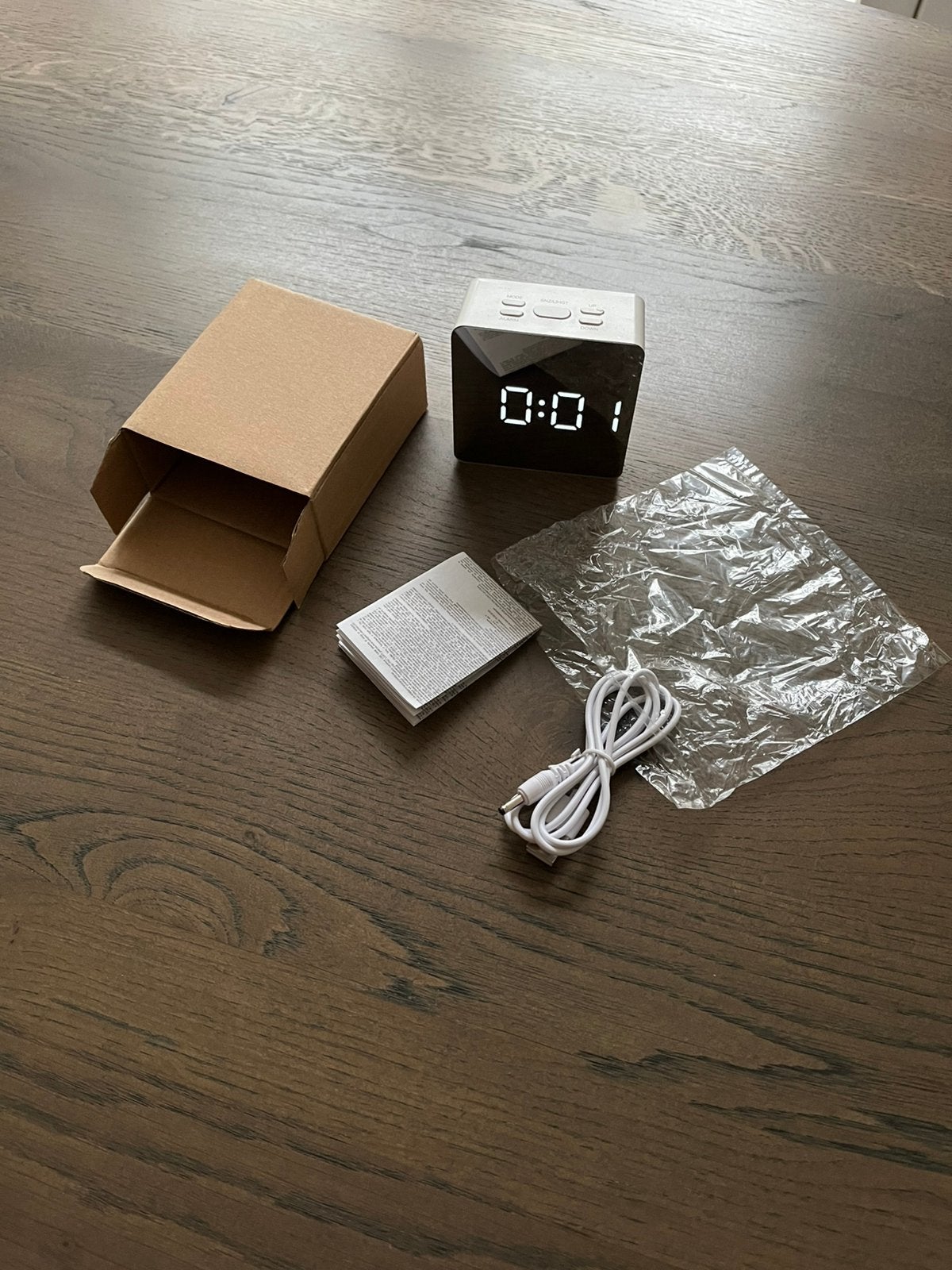 Wekker nieuw alarmklok usb oplaadbaar of op batterijen, Ophalen of Verzenden, Nieuw, Digitaal